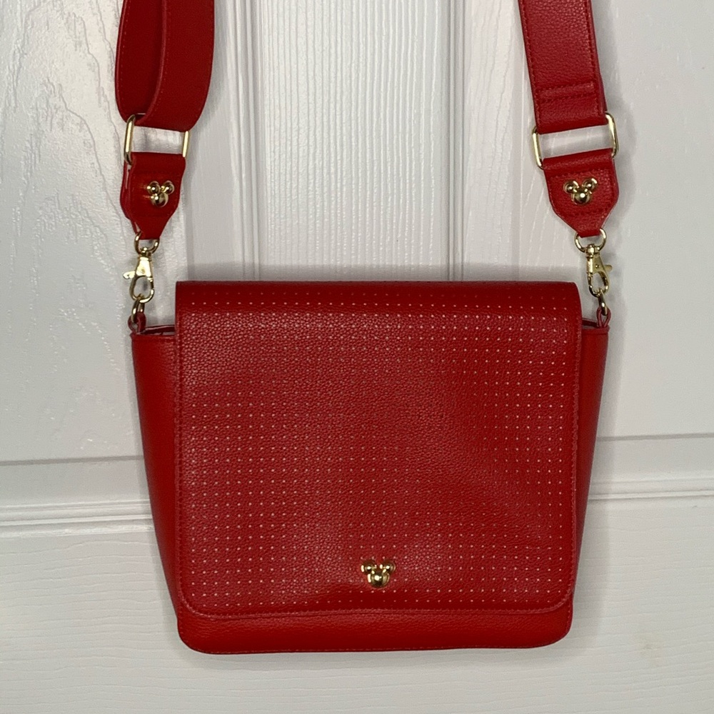 Disney ICON red Pin trading bag!